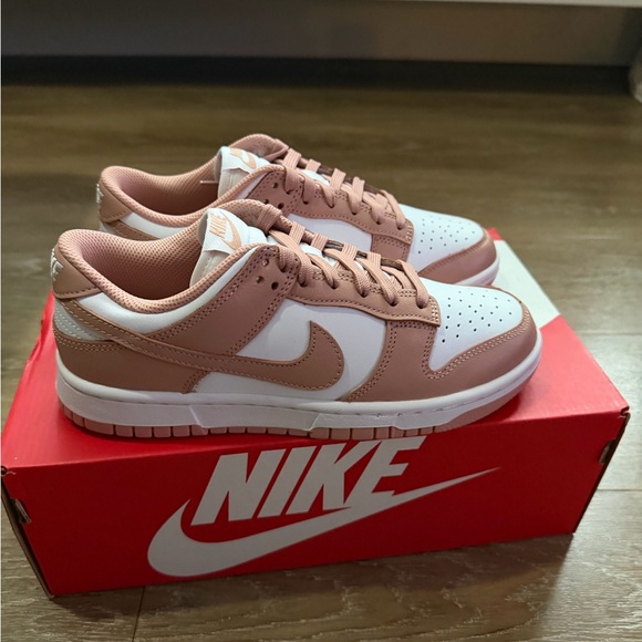Nike Women's Dunk Low Size 7.5 - Picture 5 of 6